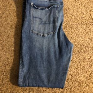 Women’s American Eagle skinny jeans